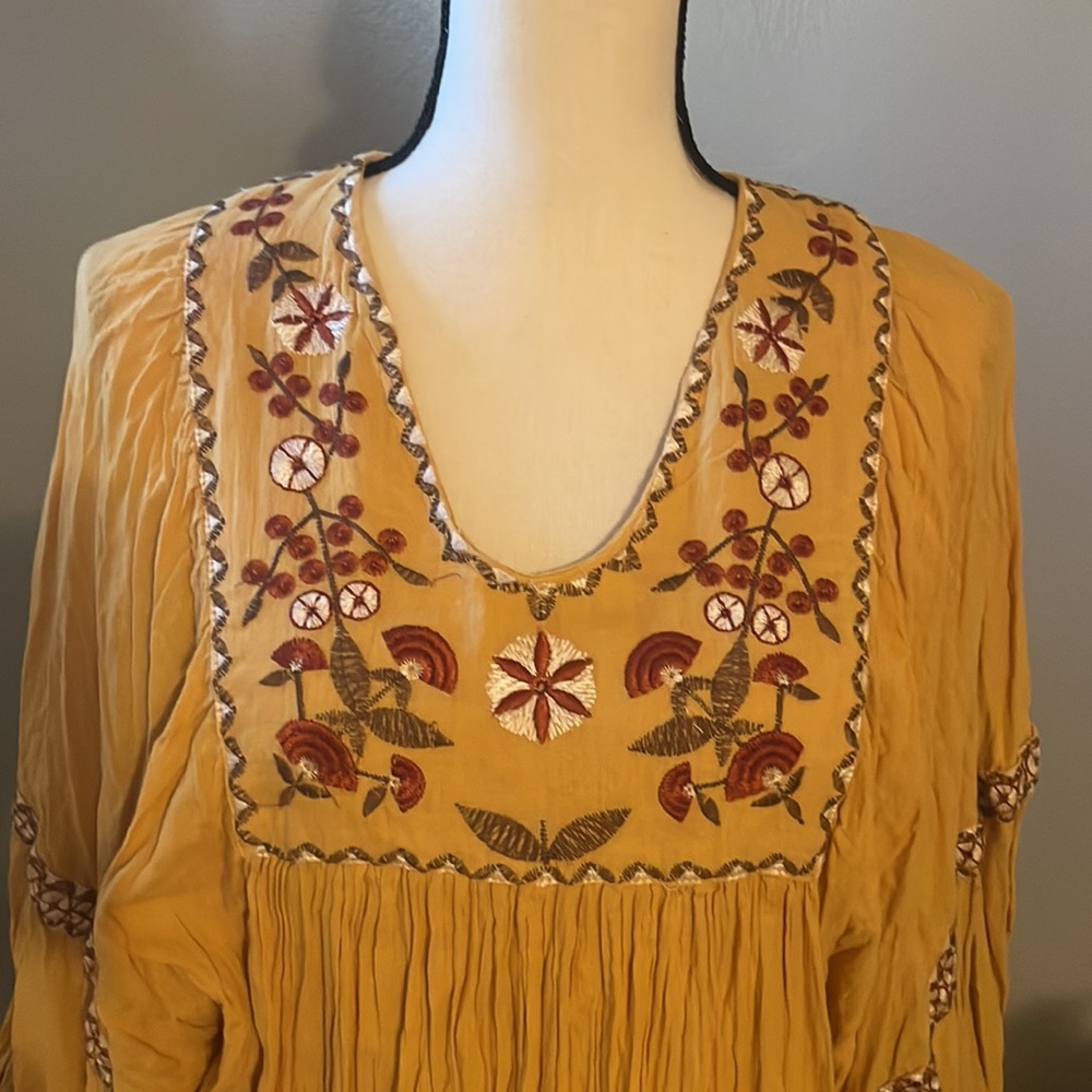 MAX STUDIO EMBROIDERY PEASANT STYLE BLOUSE. - Picture 4 of 9